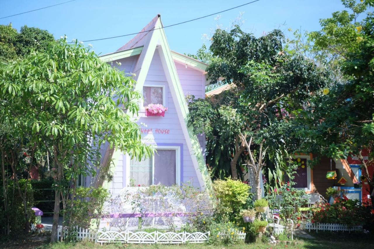 A Houses Homestay 나콘라차시마 외부 사진