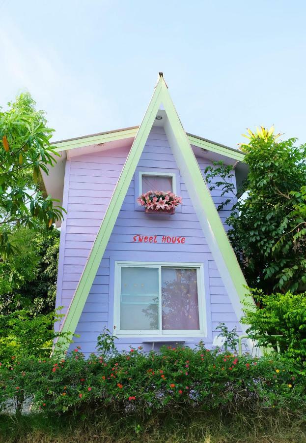 A Houses Homestay 나콘라차시마 외부 사진