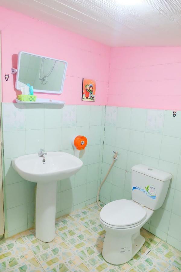 A Houses Homestay 나콘라차시마 외부 사진