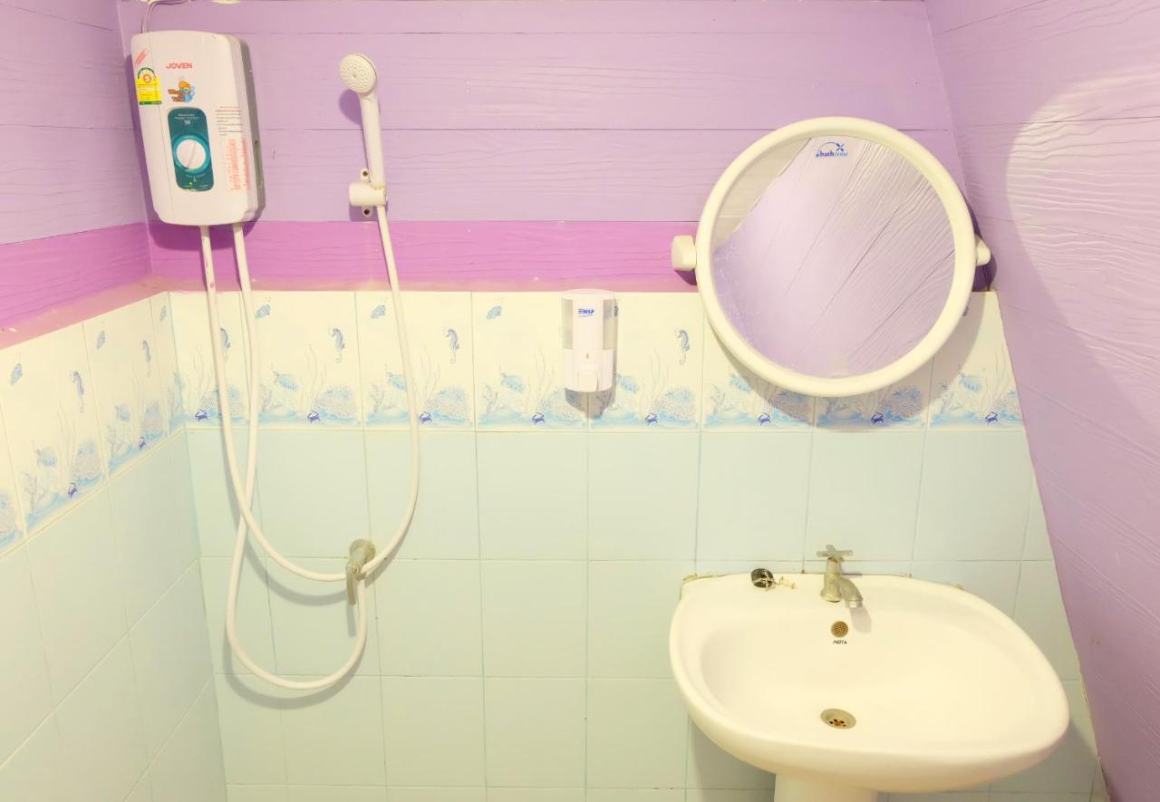 A Houses Homestay 나콘라차시마 외부 사진